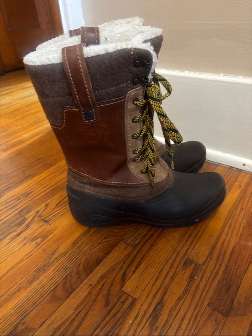 Shellista III Mid Boot - Picture 2 of 6